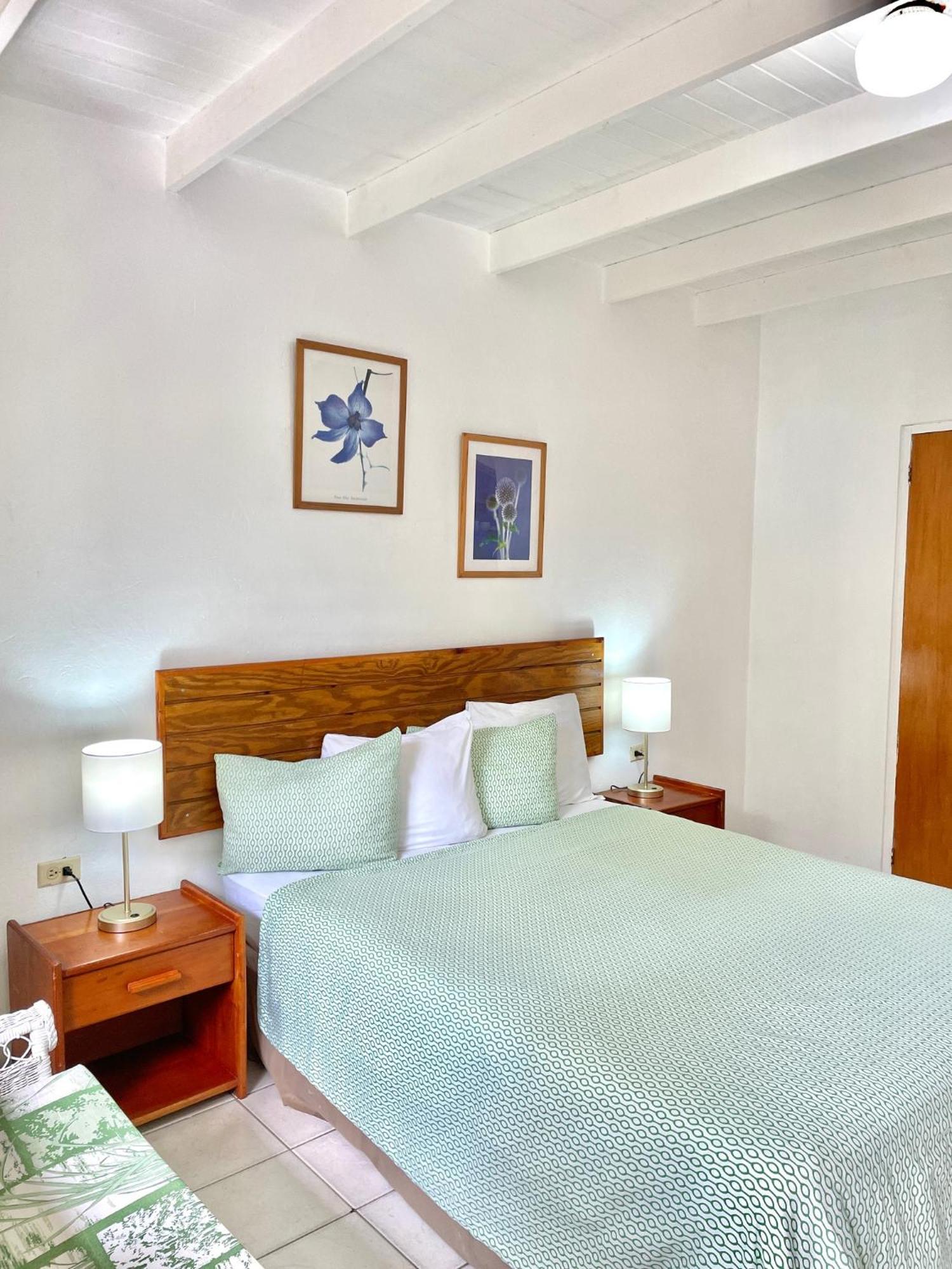 Bananaquit Tobago -Stay Near The Beach Crown Point Exterior photo
