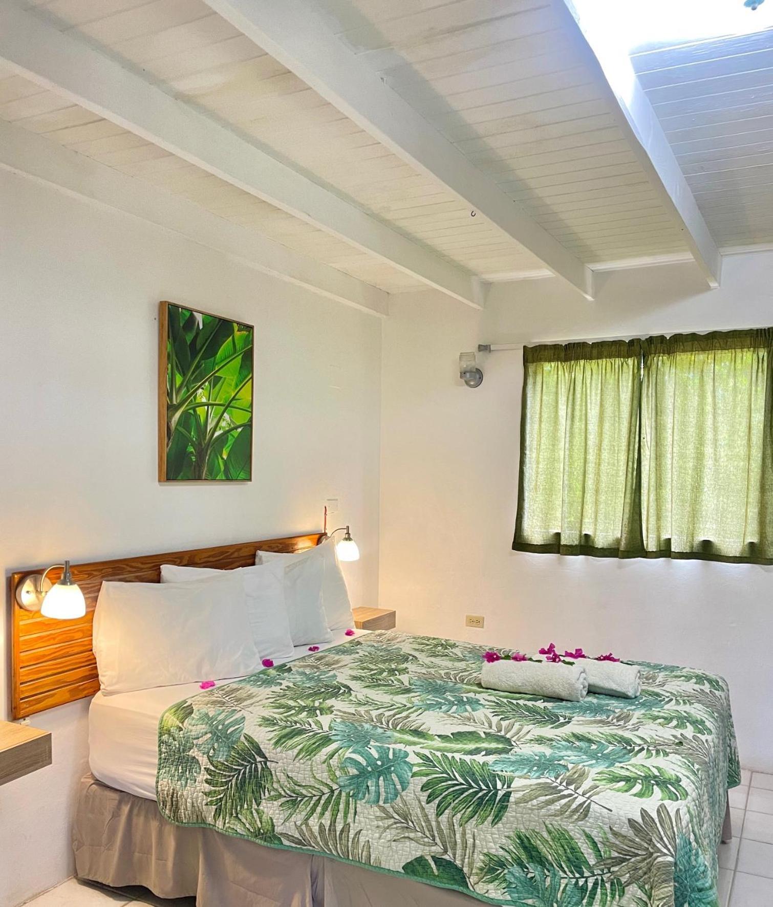 Bananaquit Tobago -Stay Near The Beach Crown Point Exterior photo