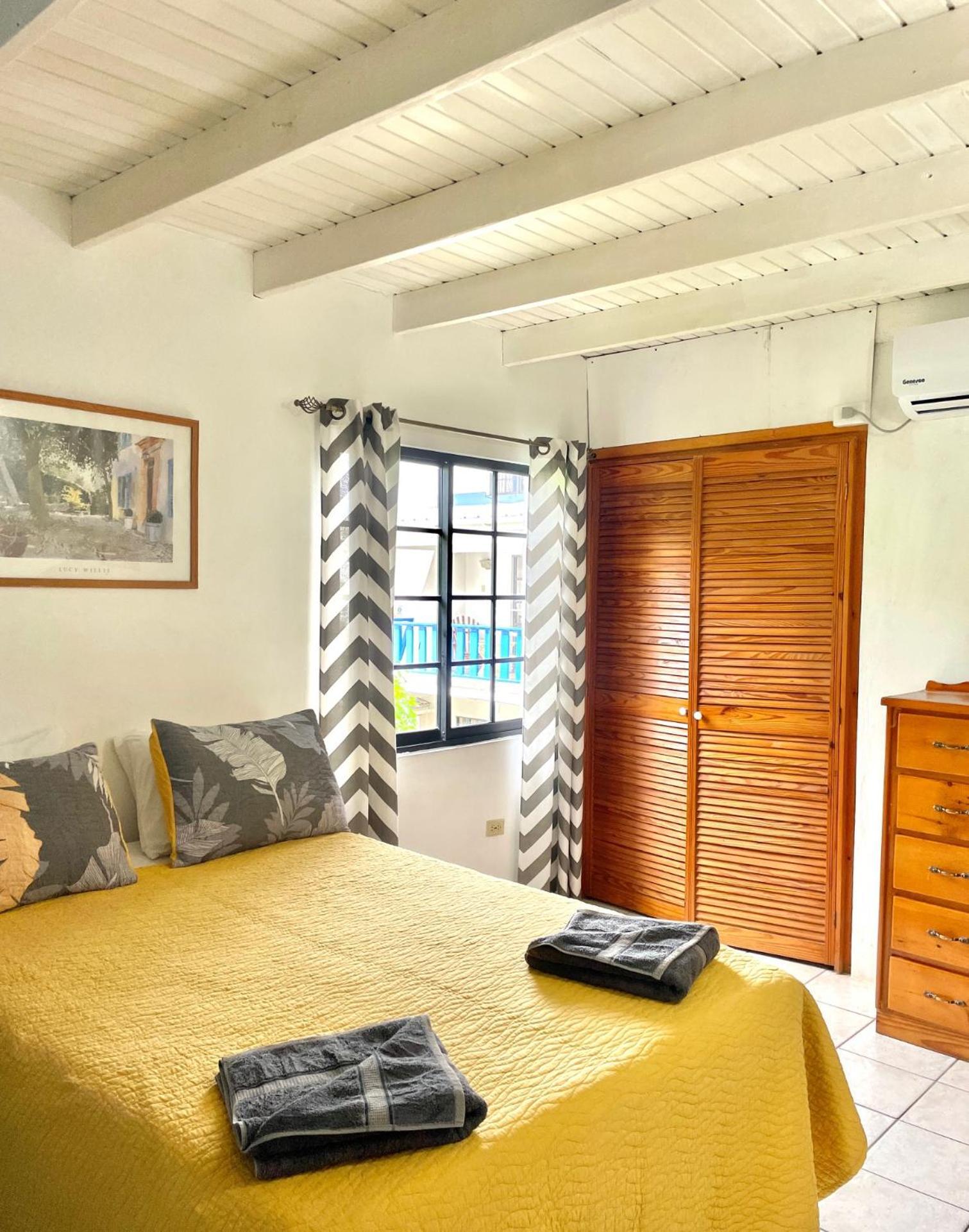 Bananaquit Tobago -Stay Near The Beach Crown Point Exterior photo