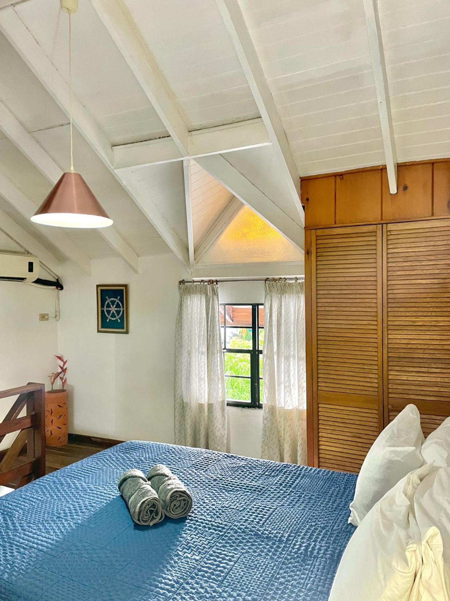 Bananaquit Tobago -Stay Near The Beach Crown Point Exterior photo