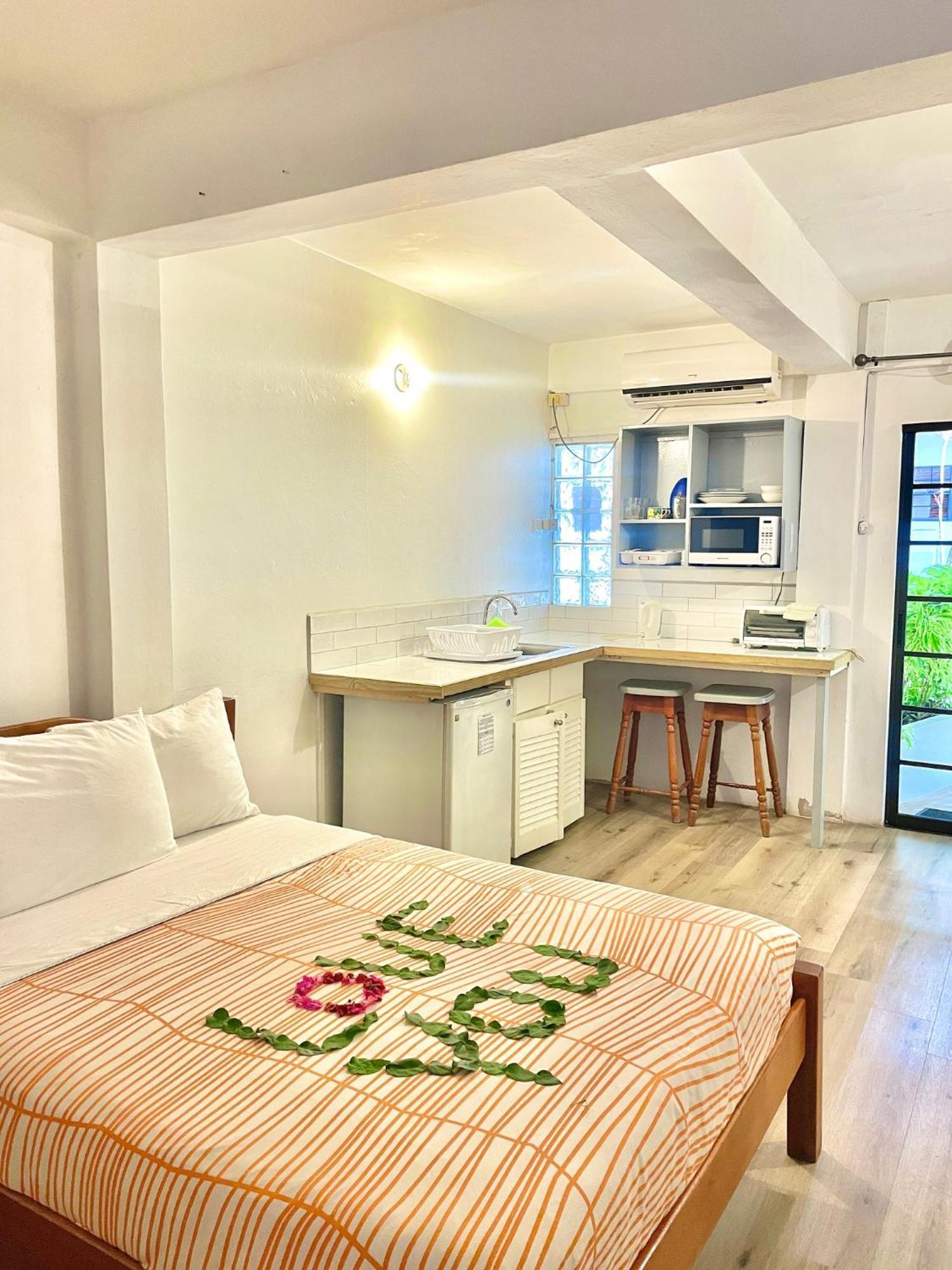 Bananaquit Tobago -Stay Near The Beach Crown Point Exterior photo